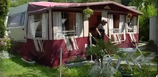 Emplacement tente au bord de la Semois — Camping Semois